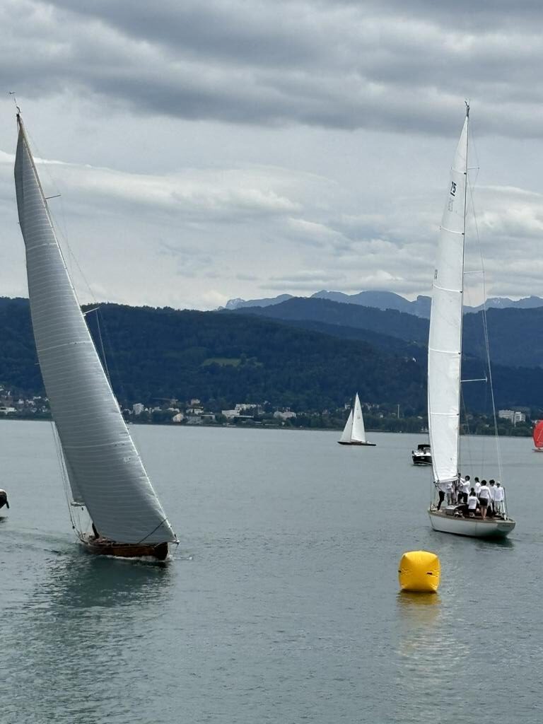 Die Argo rechts nach dem Zieldurchgang. LInks die Elfe II.